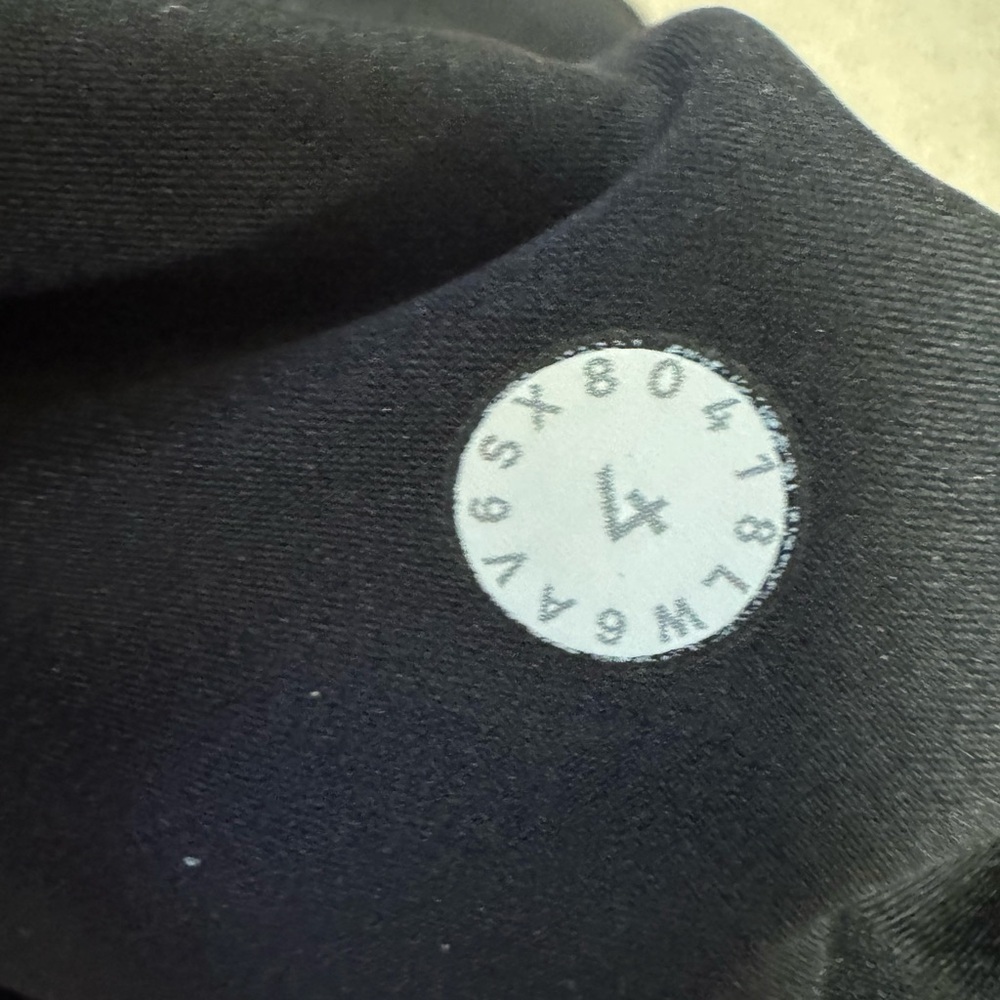 LULULEMON EUC ON THE FLY CROP 23” Size 4 - Picture 4 of 7